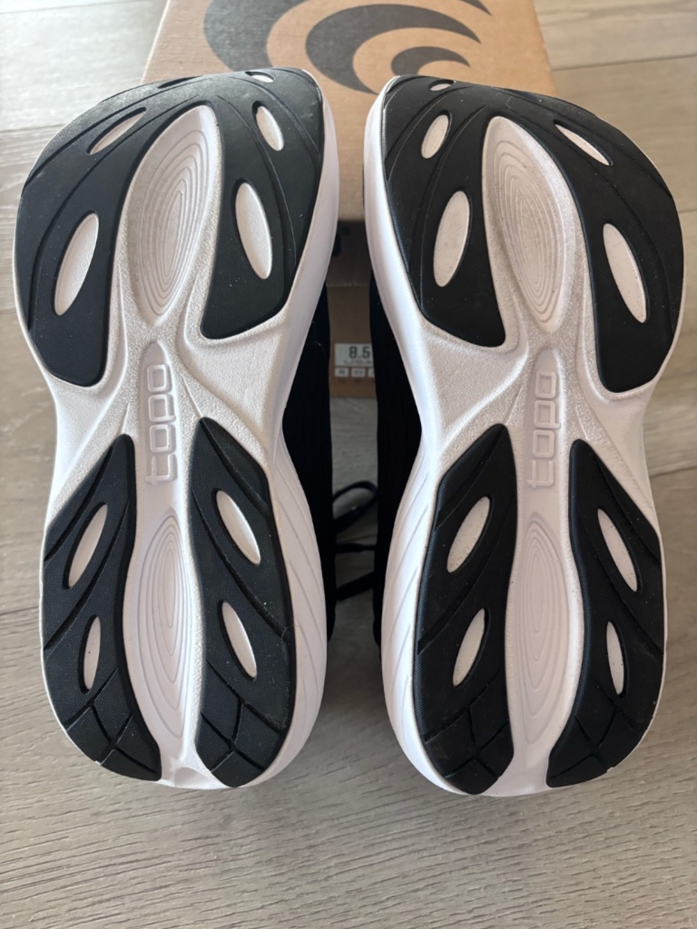 Topo Atmos Running Shoe Women's size 8.5 - Picture 3 of 6